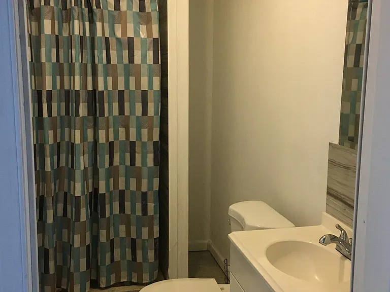4943 Penn St #1B — Photo 12