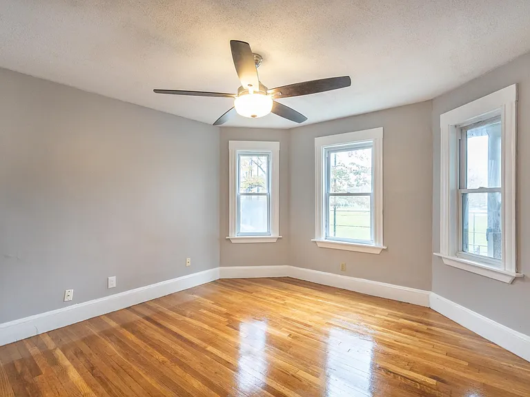 39 Perry St #1 — Photo 4