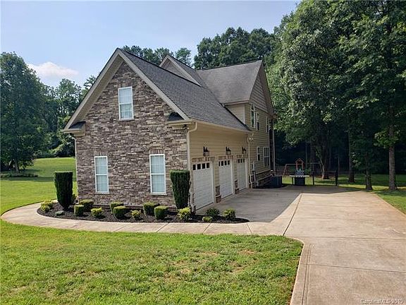 3rd image of 133 Loray Ln