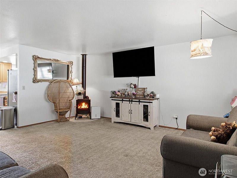 3rd image of 163 SE Ashley Road