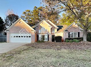 172 Sandhurst Ct, Suwanee, GA 30024