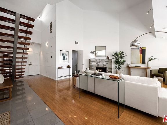 3rd image of 11845 Mayfield Ave APT 302