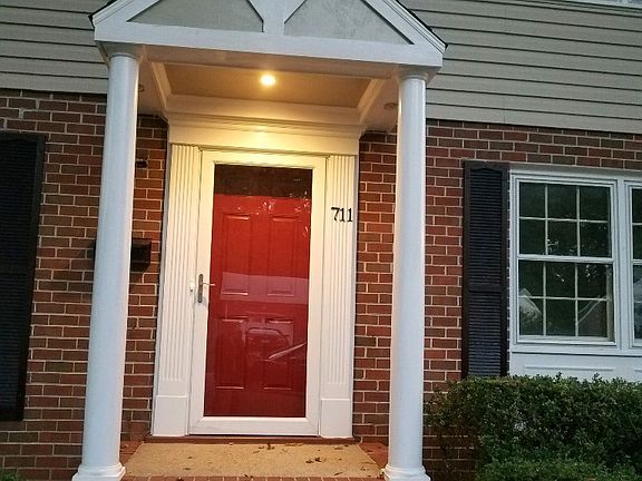 4th image of 711 Lance Dr