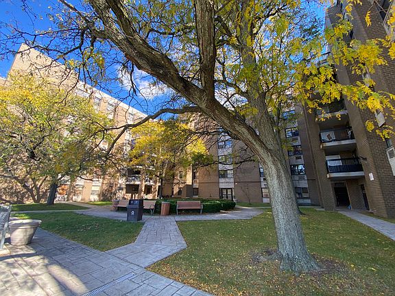 3rd image of 830 Magenta St #11B