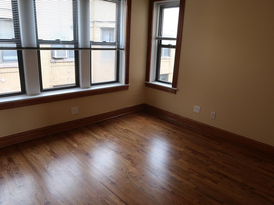 1st image of 2838 N Francisco Ave APT 3a