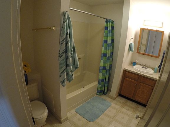 4th image of 1427 Columbia St #2e3e7c21b