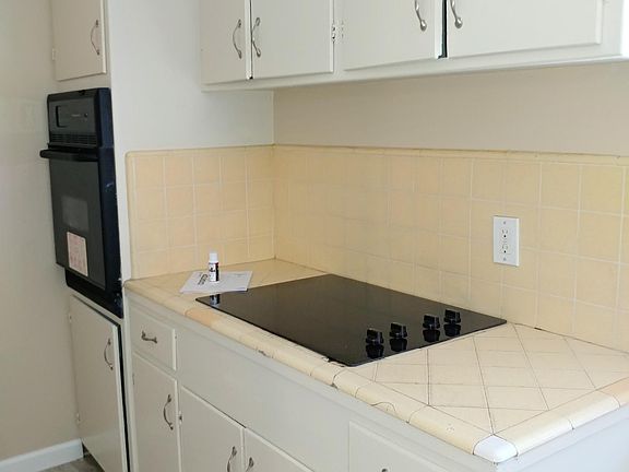 2nd image of 1291 Plum St #4