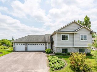 101 Honeysuckle Ct, Buffalo, MN 55313