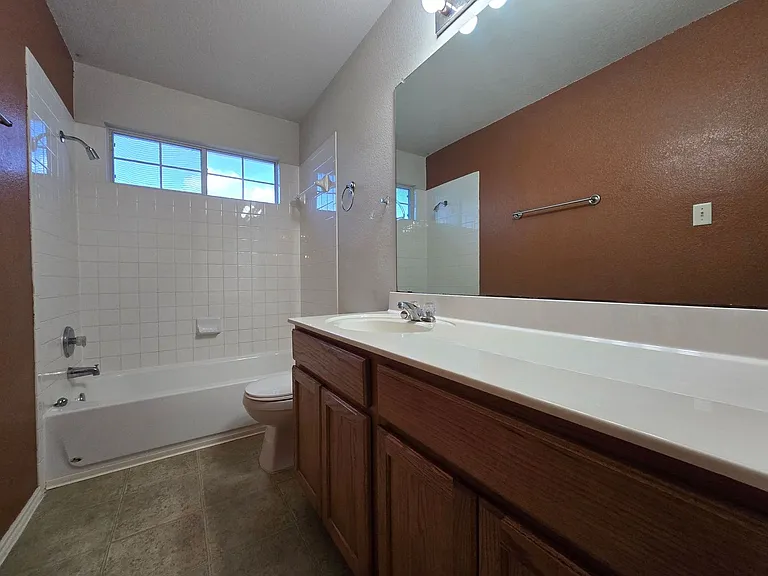 4708 Golden Gate Dr — Photo 28