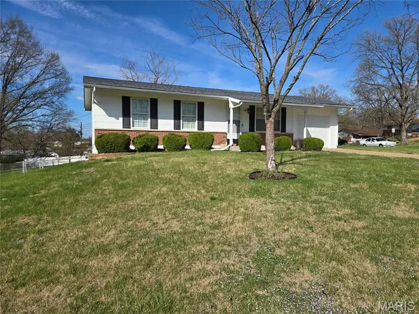 143 Burncoate Dr, Saint Louis, MO 63129