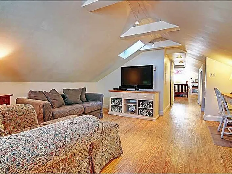 98 Lorimer Ave #2 — Photo 15