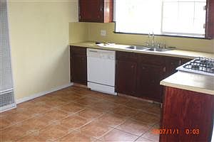 2nd image of 216 9th St
