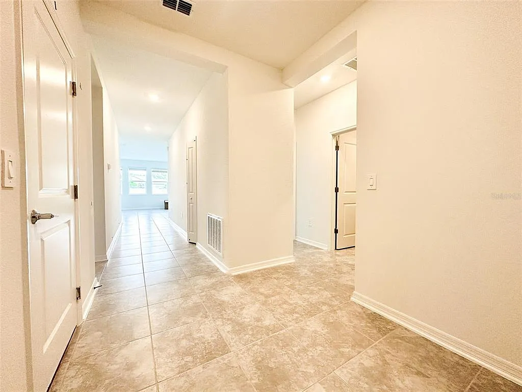 4 bed, 2.0 bath, 1843 sqft, $2,299 — Photo 4