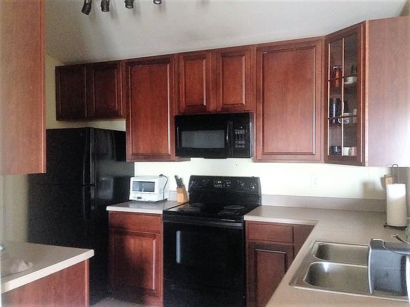 3rd image of 9881 Hyde Glen Ct