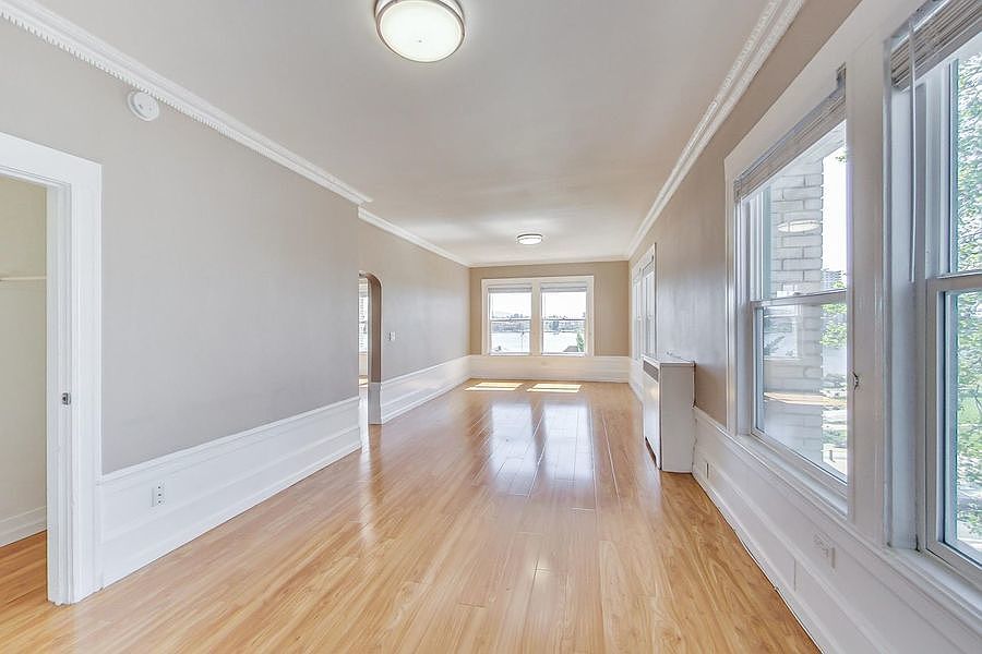 1st image of 1525 Lakeside Dr #16