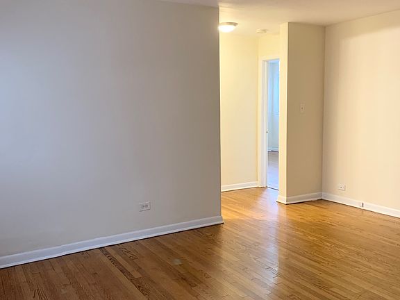 3rd image of 1041 S Oak Park Ave #1W