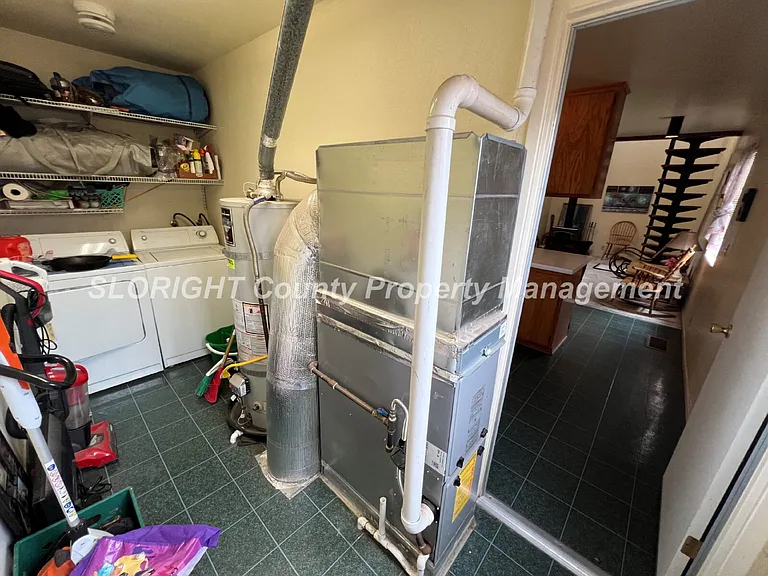 1887 Pine Ave — Photo 7