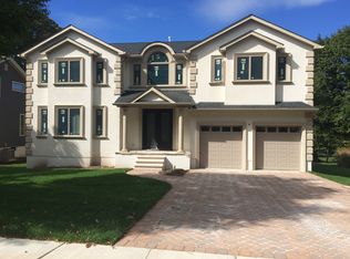 385 Burnet Pl, Paramus, NJ 07652