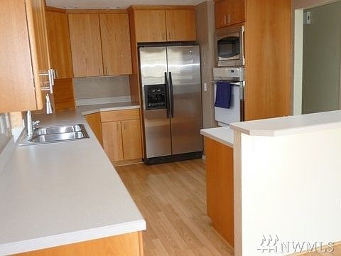 3rd image of 887 NW Hiyu Dr