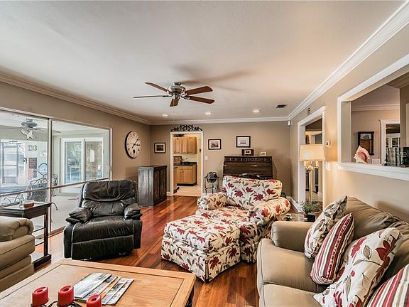 4th image of 8712 Elmwood Ln