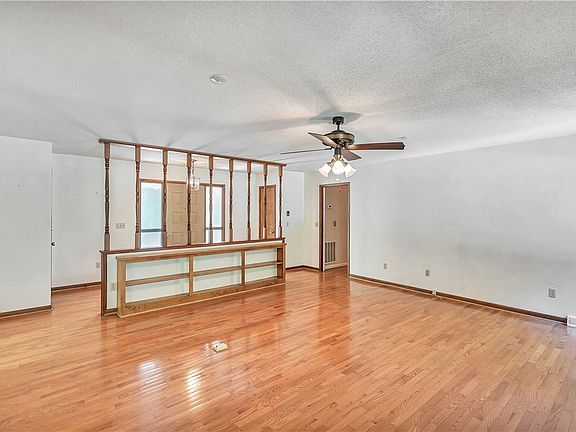 3rd image of 421 Cathey Rd