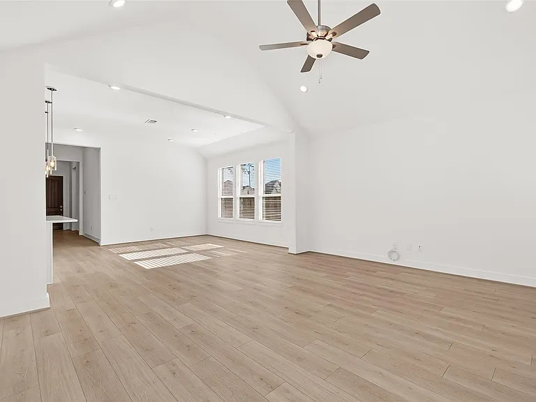 4916 Northern Woods Dr — Photo 11