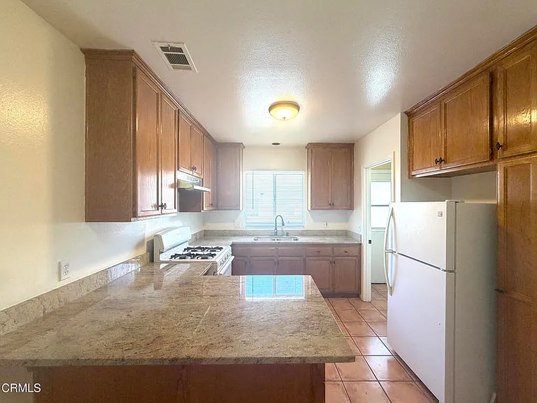 156 S Pacific Ave — Photo 7
