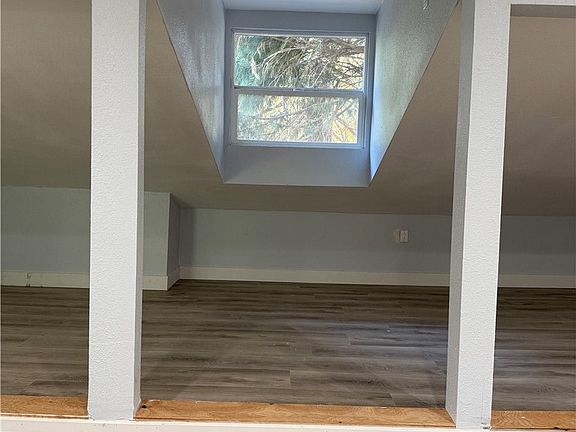4th image of 705 Clubhouse Dr