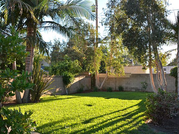 4th image of 627 S Griffith Park Dr