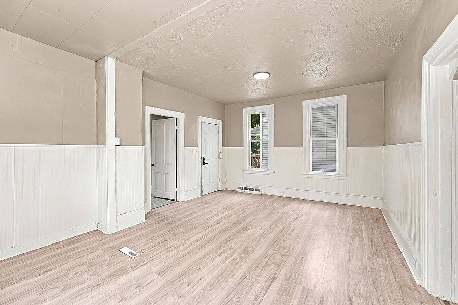 3-Bedroom Down Duplex Unit with Essential Appliances in Cleveland (Welcome Section 8) — Photo 2