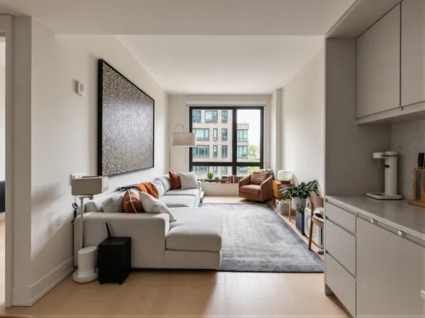 550 Vanderbilt Avenue image 1 of 9
