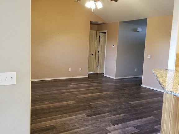 LR (BR2+Bath Center)