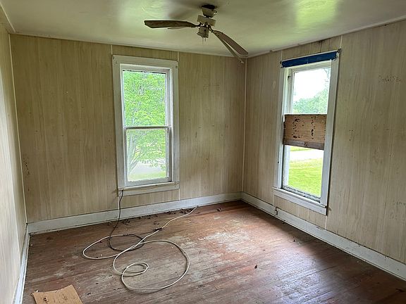 3rd image of 880 Powers Rd