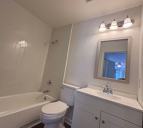 3rd image of 229 Windsor Point Rd APT 4D