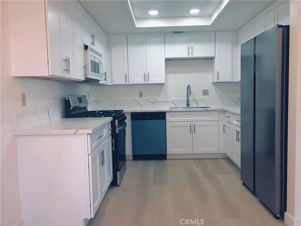 3 bed, 1284 sqft, $4,300 — Photo 3