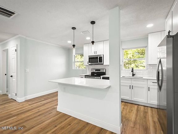 5th image of 2628 ARLEX Drive E