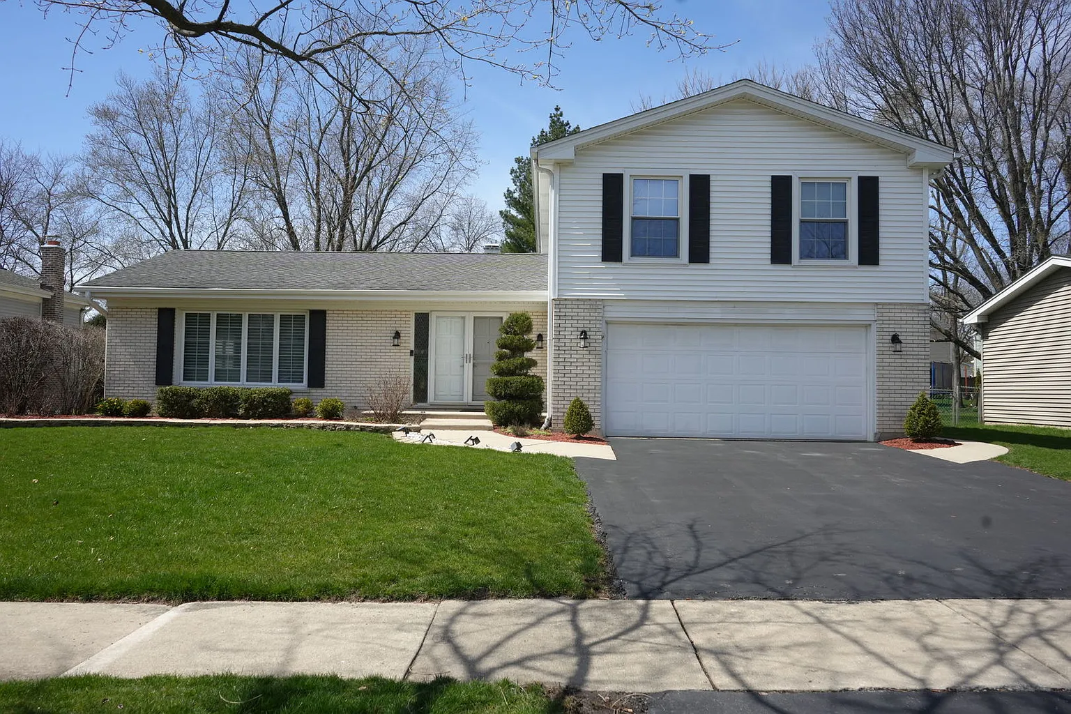 4002 Roslyn Rd photo 1