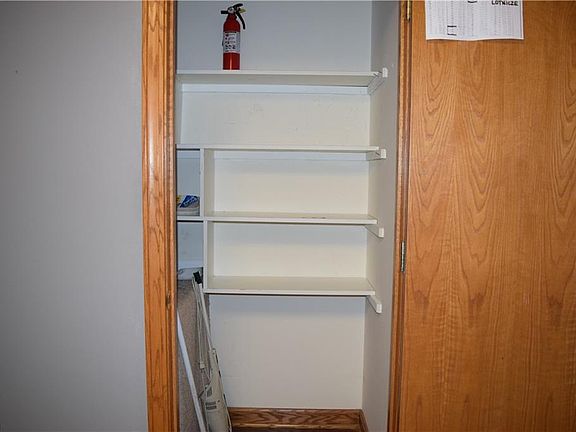 5th image of 180 Thorn Way