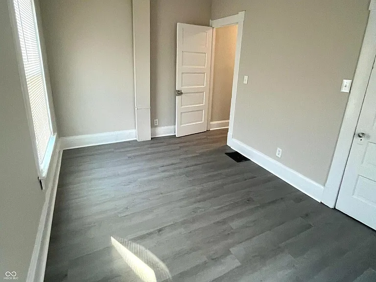 351 Congress Ave — Photo 17