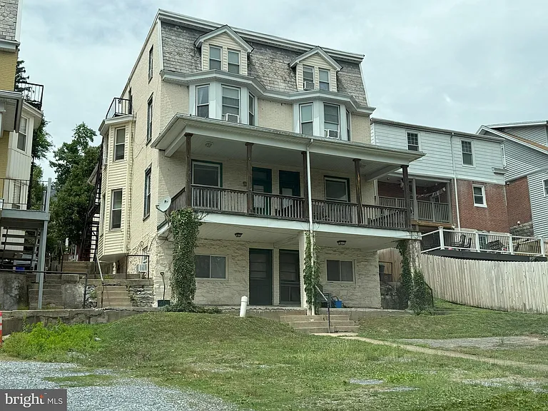 232 Walnut St #1W — Photo 4