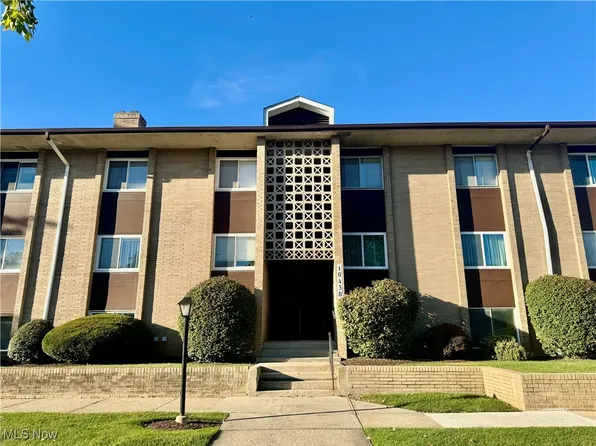 10438 N Church Dr, Cleveland, OH 44130