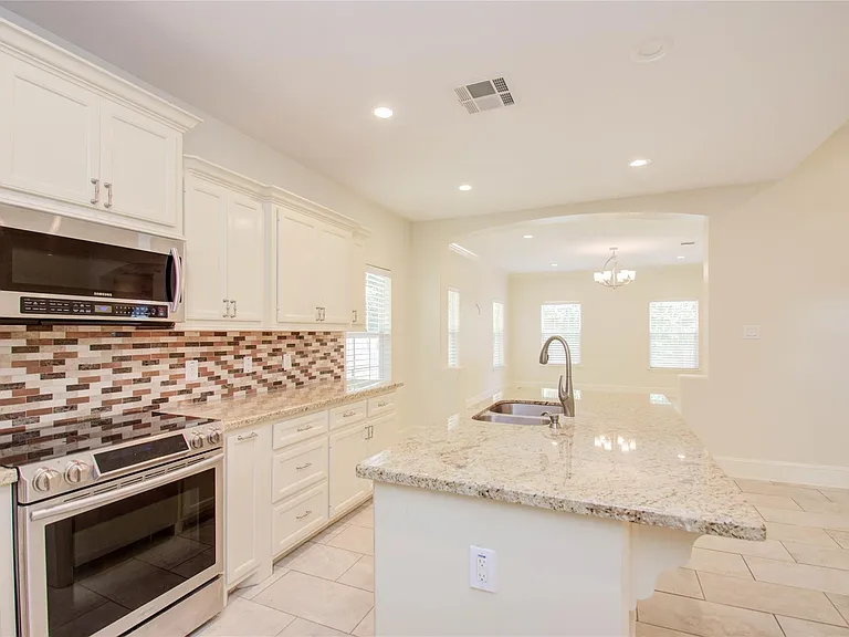 10572 Twin Oak Dr — Photo 13