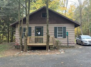 310 Park Pl, Cresco, PA 18326