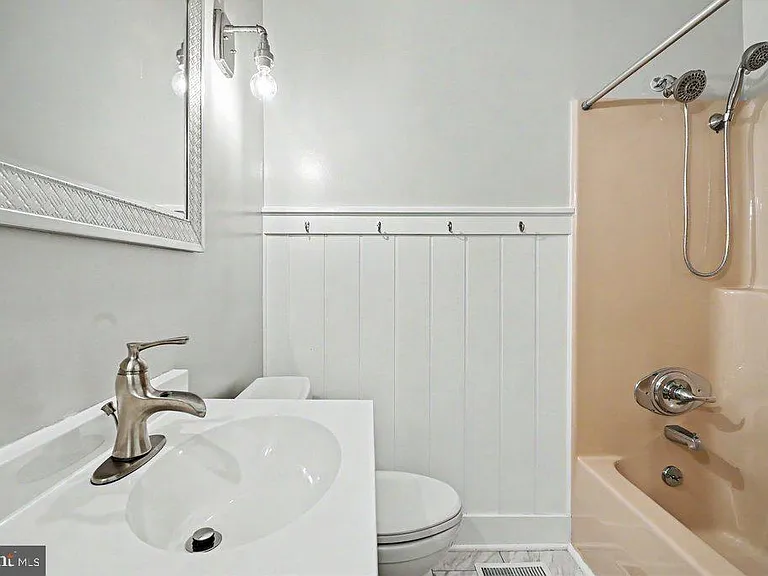 7804 Stafford Hill Ct — Photo 13