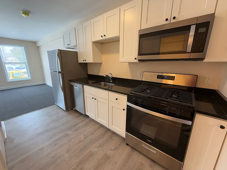 115 Main St #7 — Photo 1