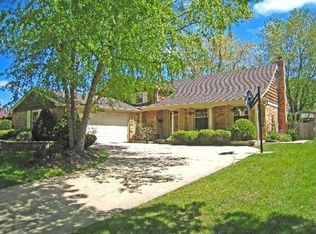 2615 N Stratford Rd, Arlington Heights, IL 60004