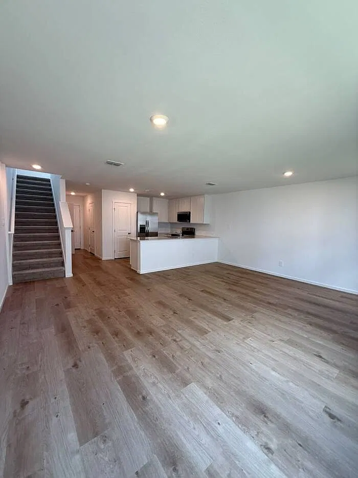 3 bed, 2.5 bath, $1,800 — Photo 2