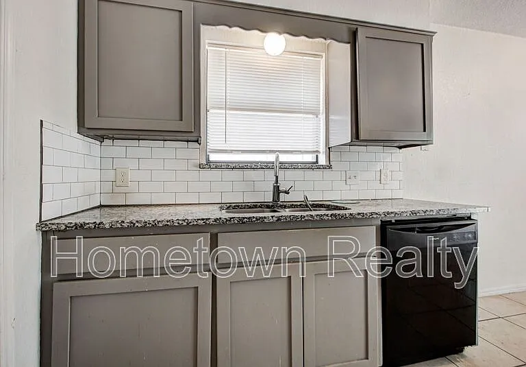 1109 NE 5th Ter — Photo 9