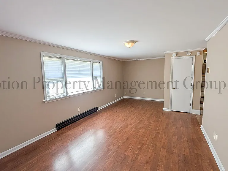 2400 Lawrence Dr — Photo 12