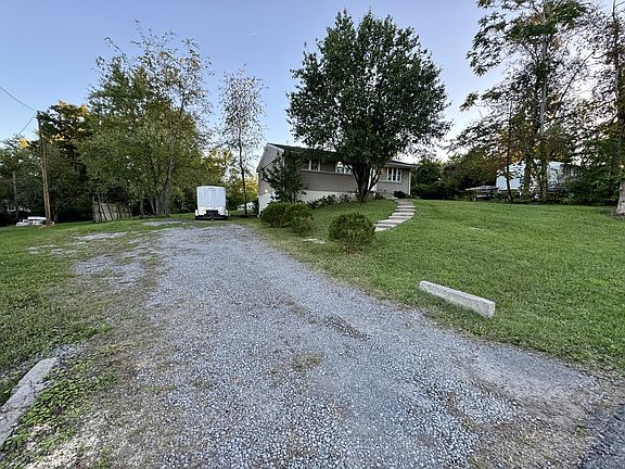 3rd image of 2016 Delia Dr